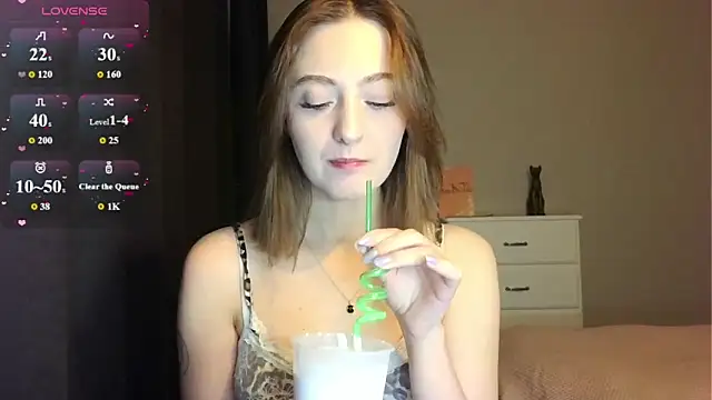 white liillyy online show from 03/27/26, 09:47