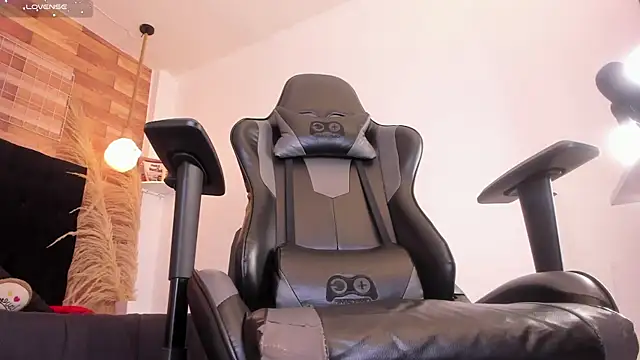 Emily brown04 online show from 12/15/25, 11:14