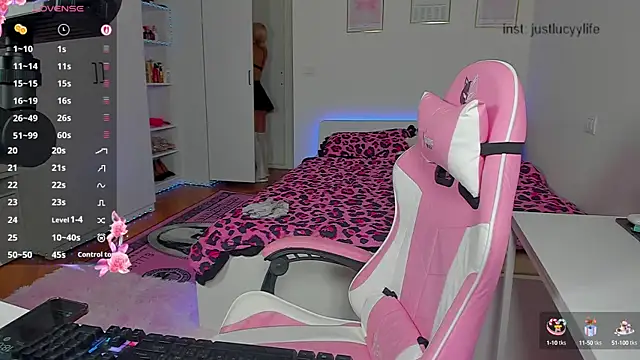 LucyPaigee online show from 09/19/25, 04:07