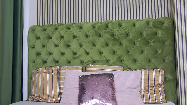 LunaHart online show from 11/19/25, 07:58