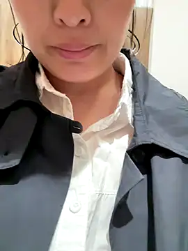 Snapshot of Freda-baby chatting on 11/05/25, 01:27 Freda-baby online show from 11/05/25, 01:27