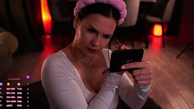 MaryHols online show from 10/06/25, 04:37