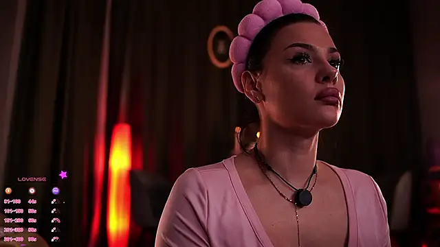 MaryHols online show from 10/15/25, 04:18