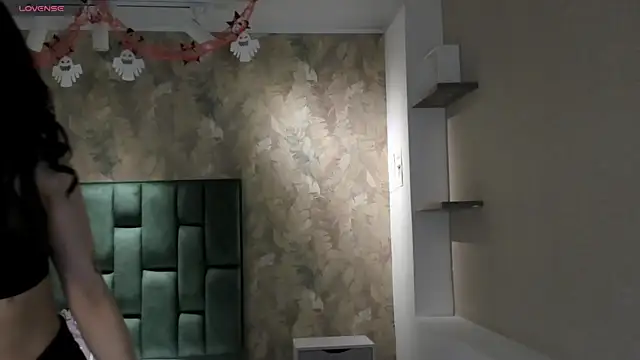 Saya Amaretto1 online show from 10/24/25, 06:48