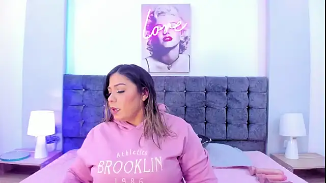 isabella horney  online show from 11/28/25, 06:43