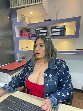 Snapshot of isabella_horney_ chatting on 05/19/26, 12:33 isabella horney online show from 05/19/26, 12:33