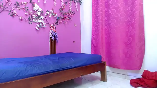 skinnybarbie022 online show from 04/16/26, 01:28