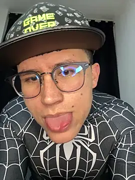 Kurtxxx22 online show from 12/16/25, 03:22