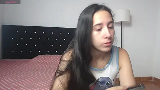 Snapshot of lilacream chatting on 10/17/25, 02:30 lilacream online show from 10/17/25, 02:30