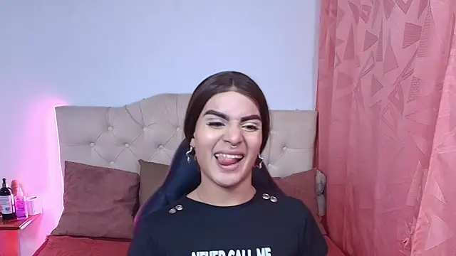 lailahdark online show from 10/15/25, 04:23