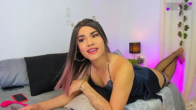 Snapshot of blazeestevezz chatting on 10/27/25, 01:31 blazeestevezz online show from 10/27/25, 01:31