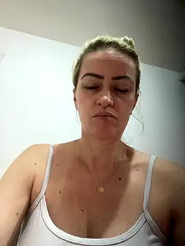 Snapshot of Alerquinasc chatting on 10/12/25, 05:17 Alerquinasc online show from 10/12/25, 05:17