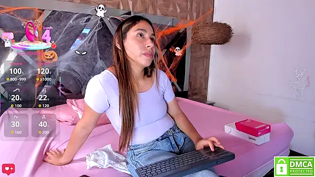 Selene  Lopez  online show from 11/01/25, 08:22