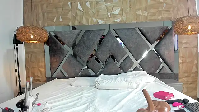 Selene  Lopez  online show from 04/19/26, 07:49