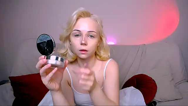 Charlotte Colinss online show from 02/19/26, 03:35