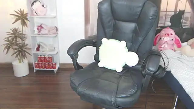 Suzie Wet Cave online show from 09/27/25, 12:54