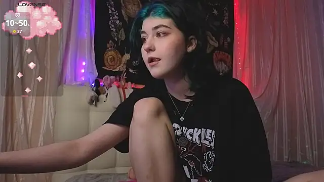 Snapshot of Miko_Meow chatting on 09/15/25, 04:51 Miko Meow online show from 09/15/25, 04:51