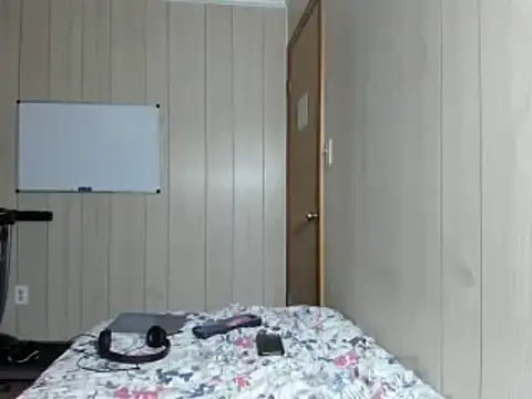 Snapshot of NaturalBeautyQueen chatting on 10/30/25, 09:33 NaturalBeautyQueen online show from 10/30/25, 09:33