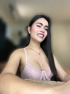 Snapshot of Princess_Material chatting on 05/17/26, 04:14 Princess Material online show from 05/17/26, 04:14