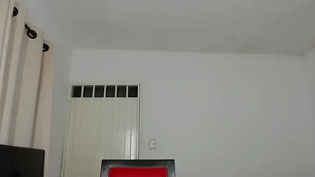 Snapshot of Alex_mojica chatting on 10/08/25, 05:27 Alex mojica online show from 10/08/25, 05:27