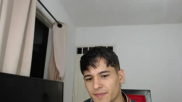 Snapshot of Alex_mojica chatting on 10/10/25, 05:06 Alex mojica online show from 10/10/25, 05:06