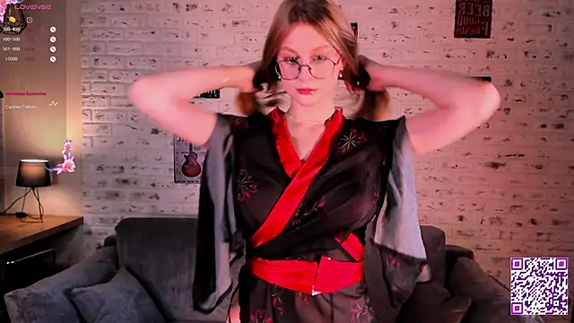 Snapshot of Kiki_Stacy chatting on 11/06/25, 08:04 Kiki Stacy online show from 11/06/25, 08:04