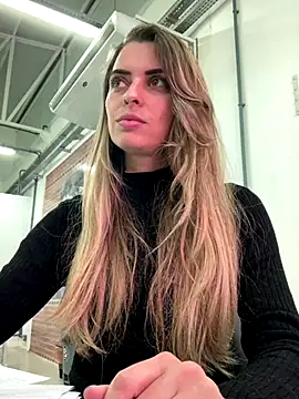 Snapshot of SweetGraciosa chatting on 10/10/25, 03:22 SweetGraciosa online show from 10/10/25, 03:22