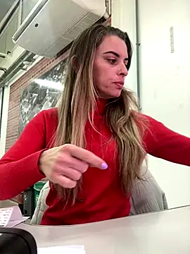 Snapshot of SweetGraciosa chatting on 10/24/25, 02:02 SweetGraciosa online show from 10/24/25, 02:02