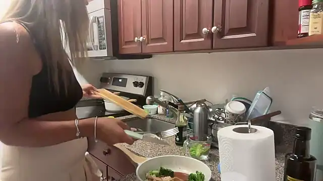 prettyykitty22 online show from 11/11/25, 02:22