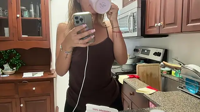 prettyykitty22 online show from 05/07/26, 01:05
