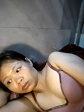 LinhNa999 online show from 10/16/25, 05:08