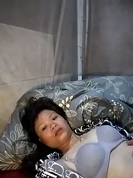 LinhNa999 online show from 04/15/26, 01:07