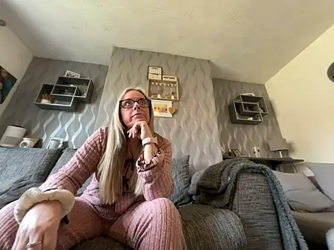 Anastasia-BlondeXX online show from 03/11/26, 09:15