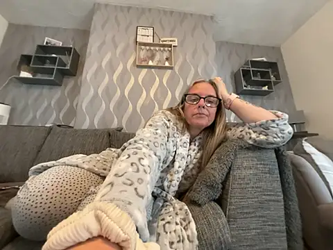 Anastasia-BlondeXX online show from 04/14/26, 10:43