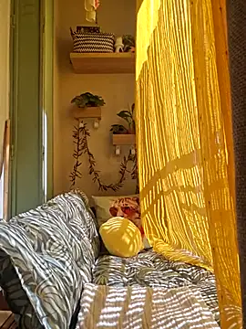 Mila Luciphya online show from 05/06/26, 09:25