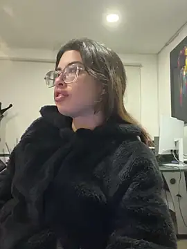 Isabela Colins online show from 09/15/25, 11:32