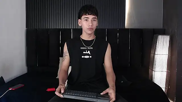Dominic ghost online show from 04/08/26, 01:16
