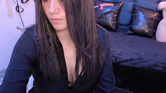 elowen halley1 online show from 10/17/25, 08:00