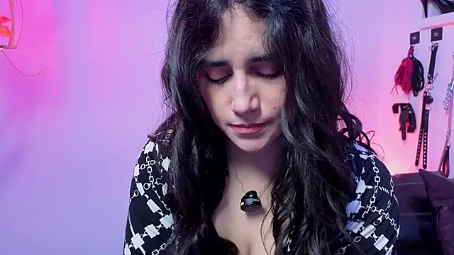 elowen halley1 online show from 02/17/26, 08:26