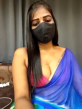 Misss-julli online show from 11/17/25, 08:47