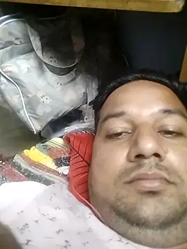 Snapshot of sumit_19 chatting on 10/23/25, 04:17 sumit 19 online show from 10/23/25, 04:17