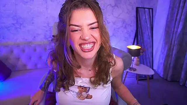 Snapshot of CurlyCandyXX chatting on 02/12/26, 03:18 CurlyCandyXX online show from 02/12/26, 03:18