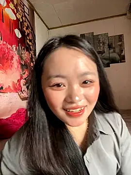 Snapshot of Julia-Elsa chatting on 10/07/25, 04:20 Julia-Elsa online show from 10/07/25, 04:20