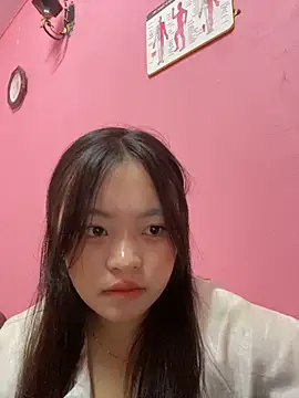 Snapshot of Julia-Elsa chatting on 10/14/25, 02:01 Julia-Elsa online show from 10/14/25, 02:01