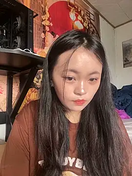 Snapshot of Julia-Elsa chatting on 10/15/25, 03:28 Julia-Elsa online show from 10/15/25, 03:28