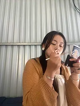 Snapshot of Julia-Elsa chatting on 10/18/25, 04:04 Julia-Elsa online show from 10/18/25, 04:04