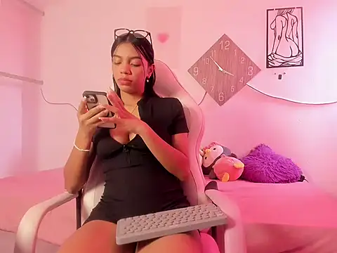 Snapshot of Valy_hot chatting on 09/08/25, 02:49 Valy hot online show from 09/08/25, 02:49