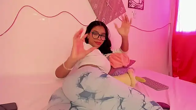 Snapshot of Valy_hot chatting on 09/17/25, 02:30 Valy hot online show from 09/17/25, 02:30