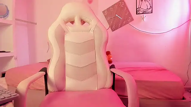 Snapshot of Valy_hot chatting on 10/03/25, 02:58 Valy hot online show from 10/03/25, 02:58