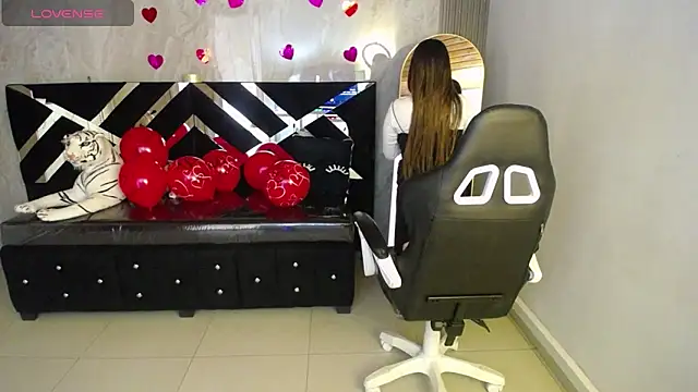 Snapshot of emily_cooper_t chatting on 02/14/26, 07:54 emily cooper t online show from 02/14/26, 07:54